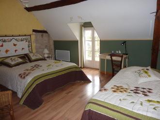 La Tonique, room with large bed (160 cm) and single bed (90 cm).