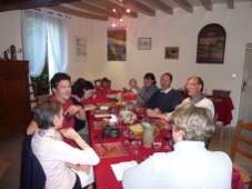 Table d'hôtes en Loir et Cher accompagnée de  fromages régionaux et de vin de Touraine. 